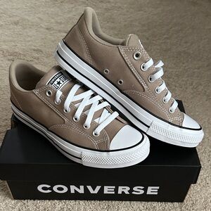 Converse Chuck Taylor All Star Ox Malden Street
Unisex- Vintage Cargo/White/Blk